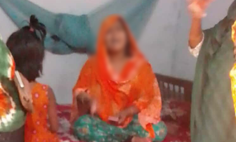 পুঠিয়ায় বিয়ের দাবিতে আ. লীগ নেতার ঘরে গৃহবধূর অনশন তিন দিন